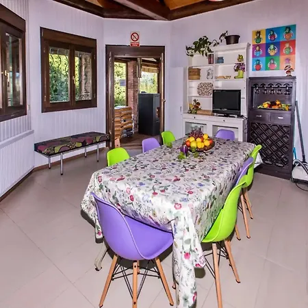 Casas Al Pie Del Arbol