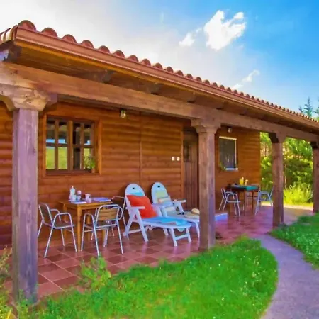 Casas Al Pie Del Arbol * Cuzcurrita de Juarros