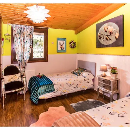 Casas Al Pie Del Arbol