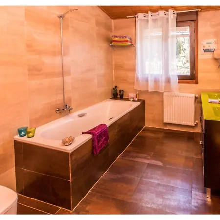 Casas Al Pie Del Arbol