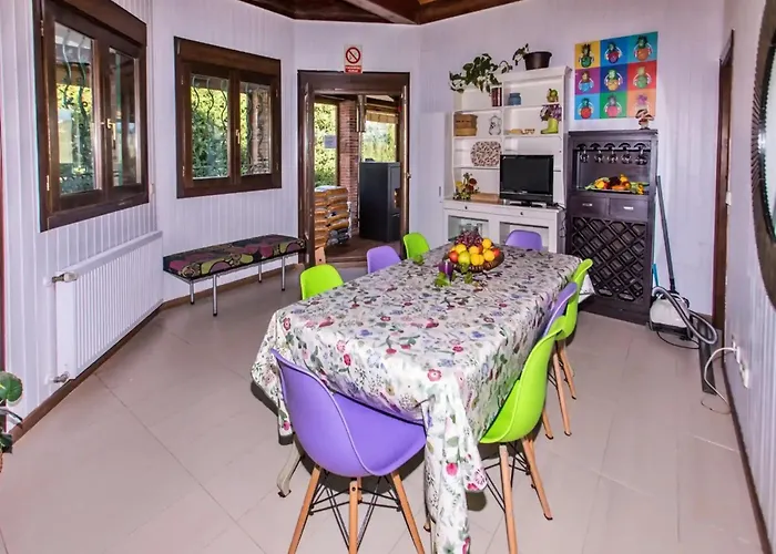 Casas Al Pie Del Arbol