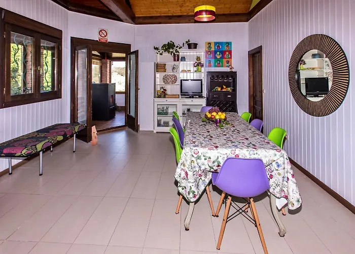 Casas Al Pie Del Arbol * Cuzcurrita de Juarros