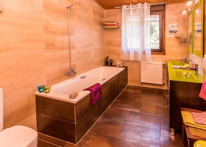 Casas Al Pie Del Arbol بيت للعطل Cuzcurrita de Juarros